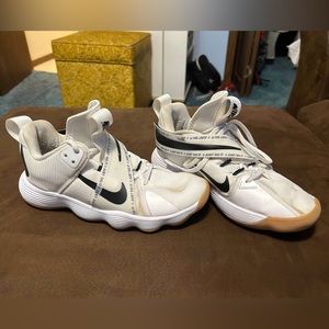 Nike hyper set volleyball shoes size 8
